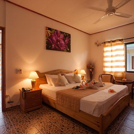 Orchid Self Catering Apartment La Digue Bagian luar foto