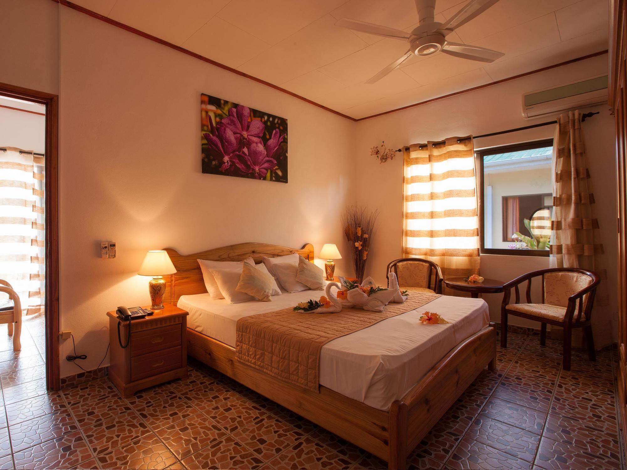 Orchid Self Catering Apartment La Digue Bagian luar foto