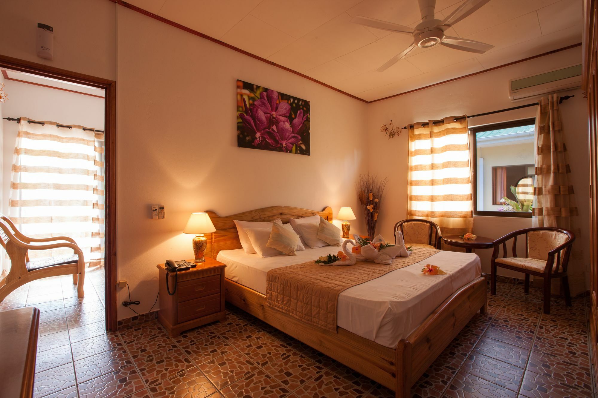 Orchid Self Catering Apartment La Digue Bagian luar foto